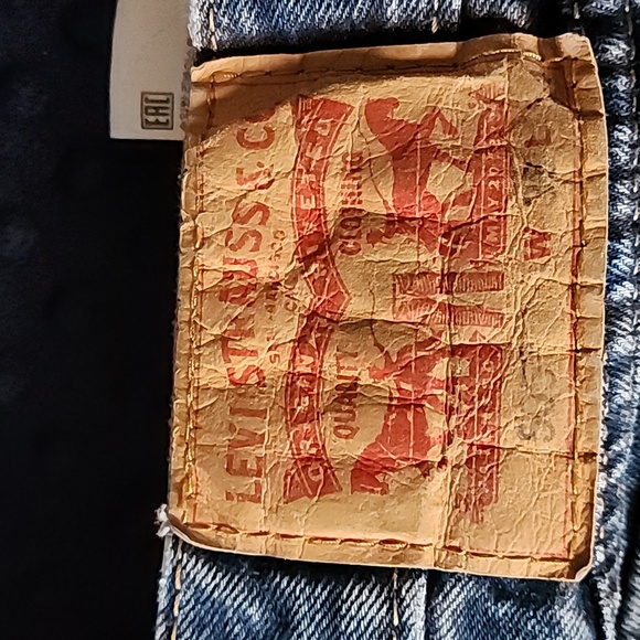 Levi Jean's Men's 505 - Picture 2 of 2
